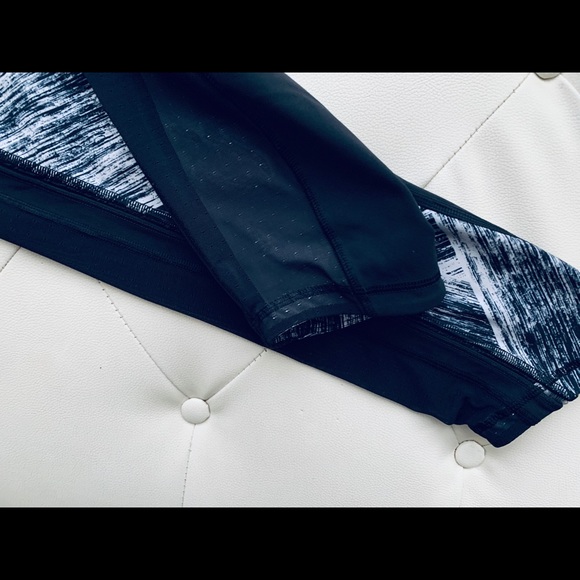 Lululemon Athletica white/ black Capri leggings - Picture 10 of 10